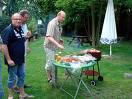 Und gem&uuml;tlich wird gegrillt - das schmeckt lecker